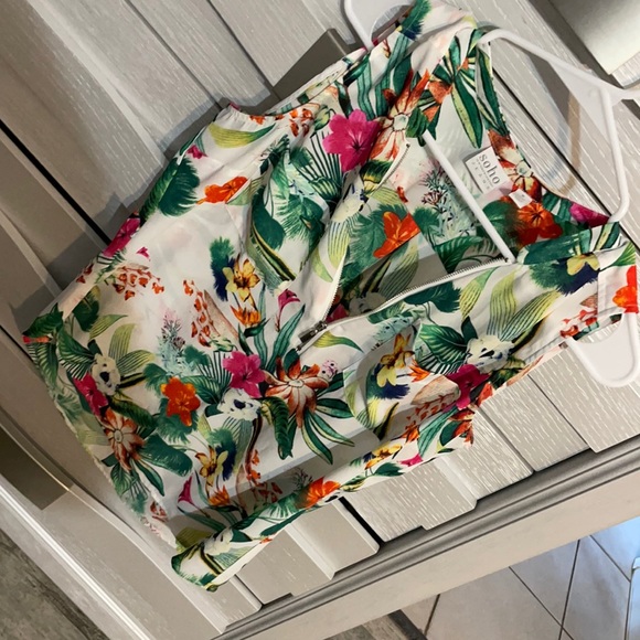 Bright flower pattern blouse tank with zipper - Picture 1 of 5